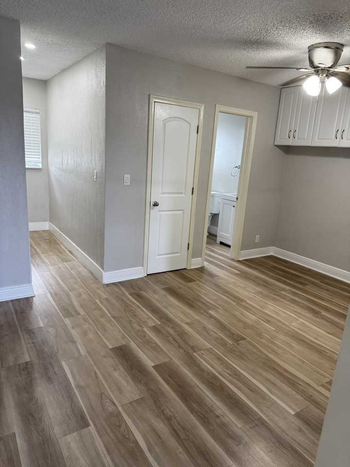 2010 NE 17TH STUnit 12 #12 - Photo 2 of 9