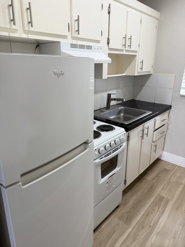 2010 NE 17TH STUnit 12 #12 - Photo 4 of 9