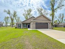 211 Silverthorn Dr #1 - Photo 1 of 1