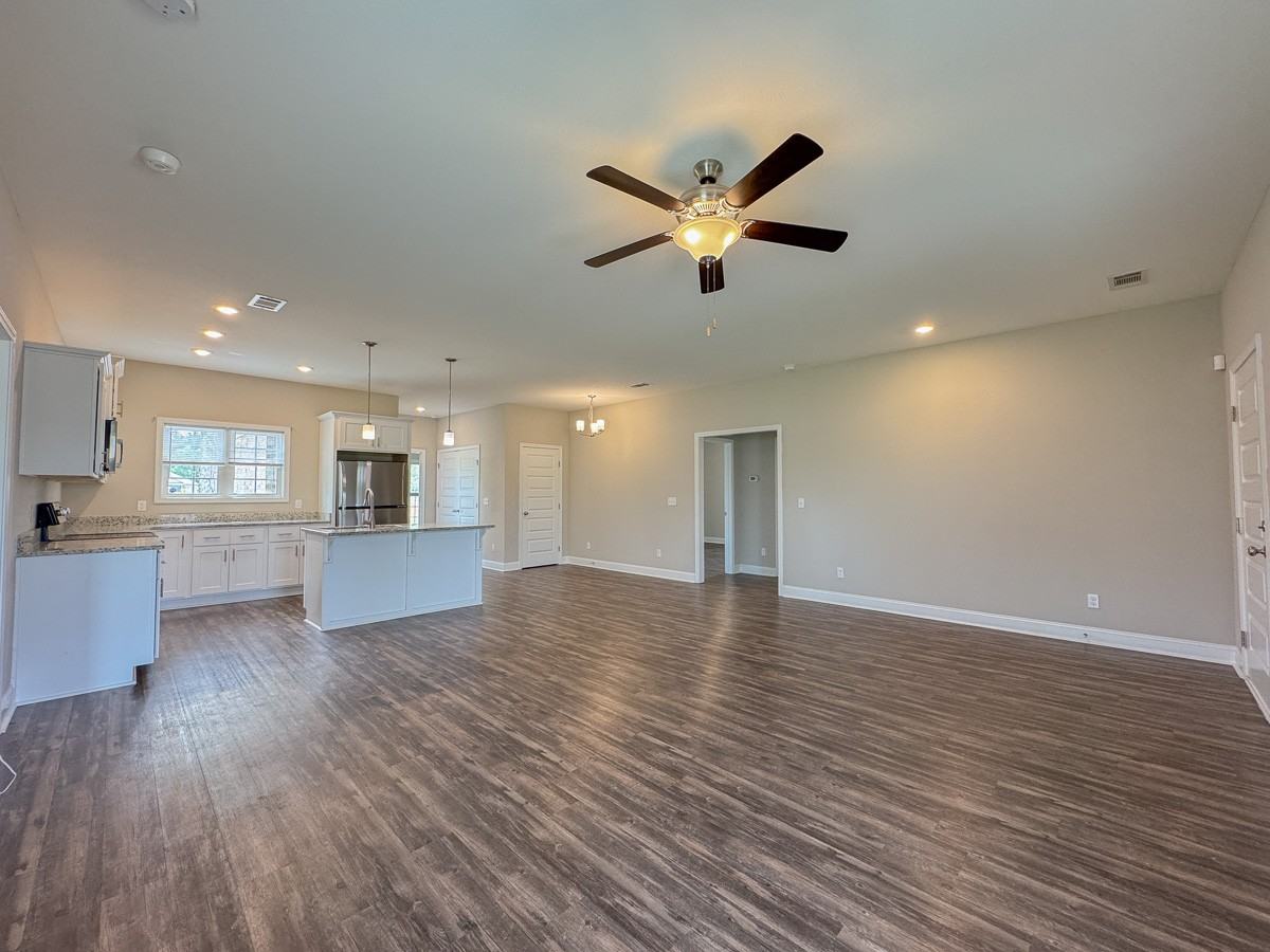 211 Silverthorn Dr #1 - Photo 3 of 23