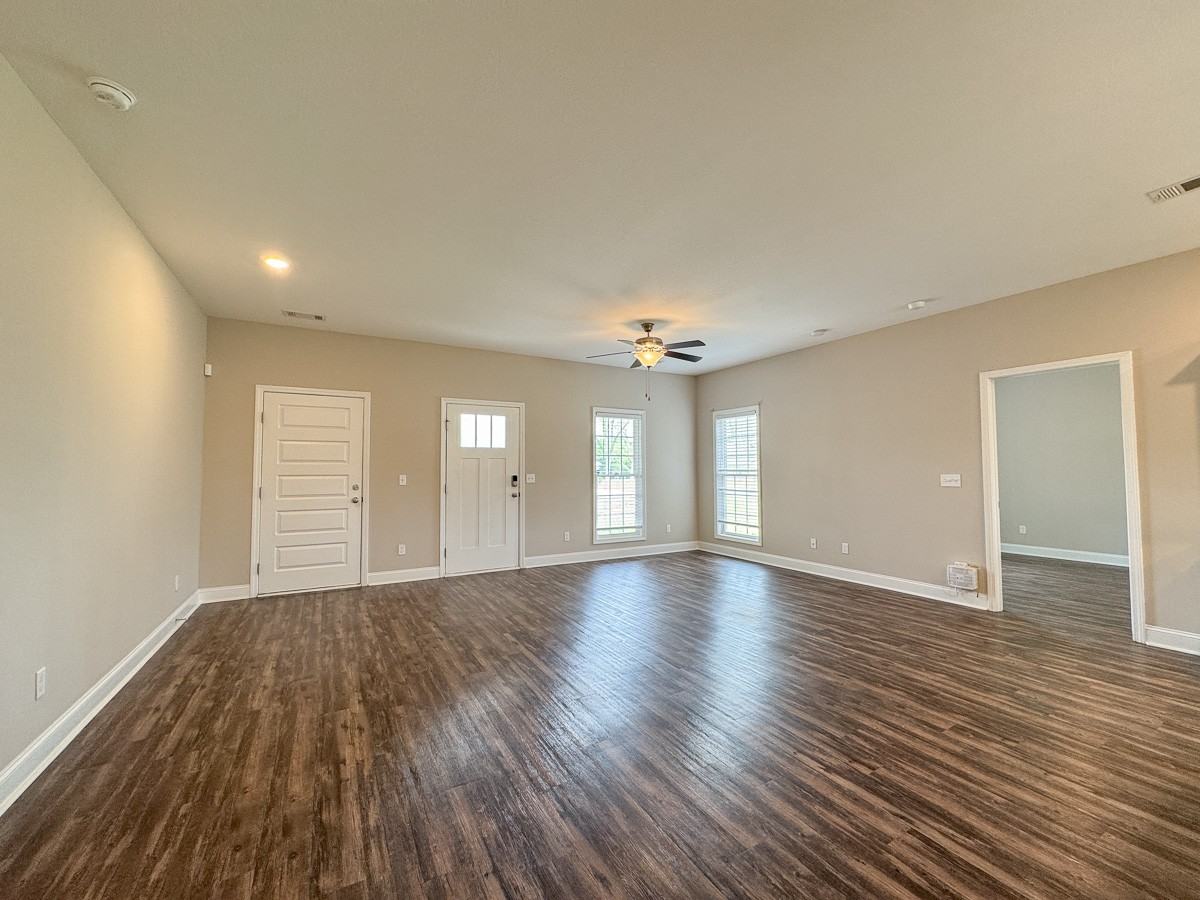 211 Silverthorn Dr #1 - Photo 4 of 23