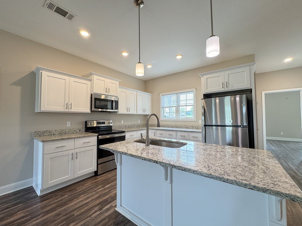 211 Silverthorn Dr #1 - Photo 5 of 23