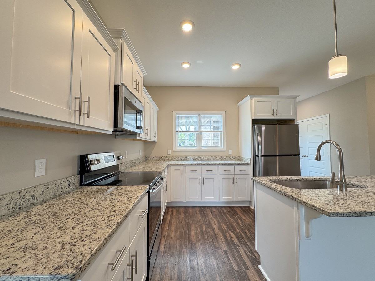 211 Silverthorn Dr #1 - Photo 7 of 23