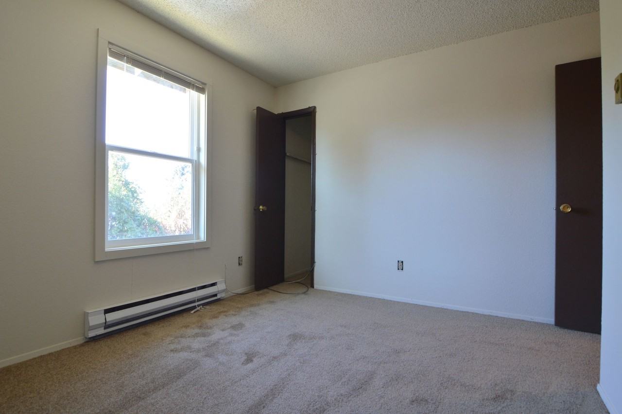 4438-4442 NE Killingsworth St - Photo 4 of 10