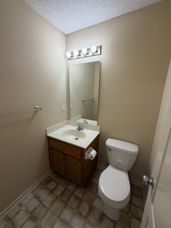 425 Hawthorne Blvd #2 - Photo 4 of 16