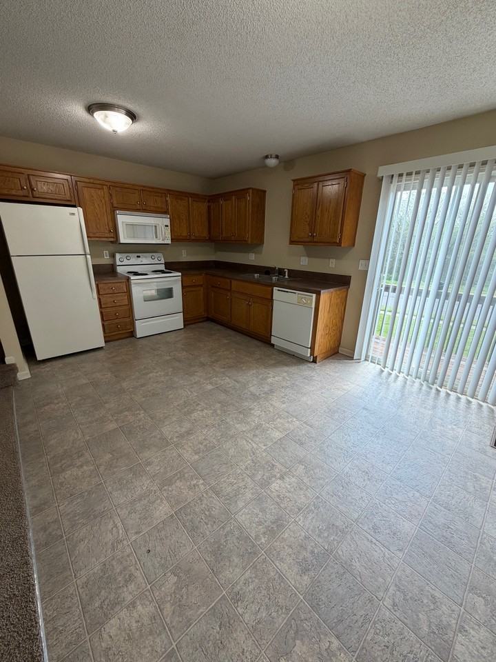 425 Hawthorne Blvd #2 - Photo 7 of 16