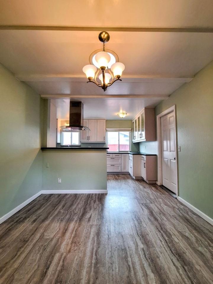 5020 Elmwood Dr - Photo 2 of 34