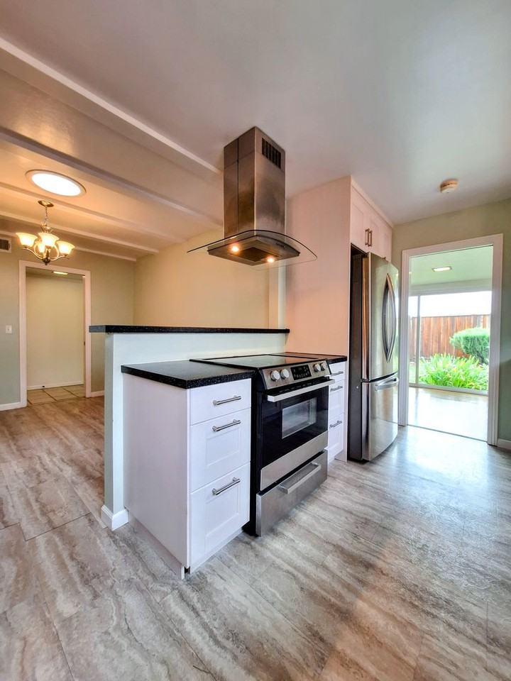 5020 Elmwood Dr - Photo 3 of 34