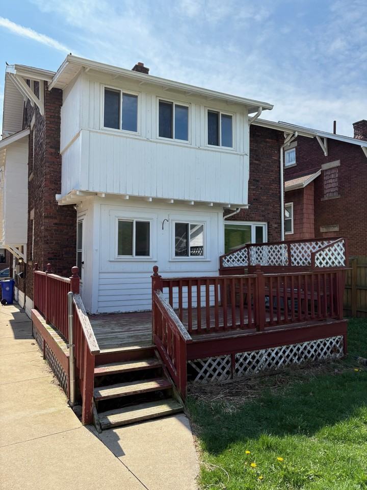 448 W 28th St #1 - Photo 2 of 11