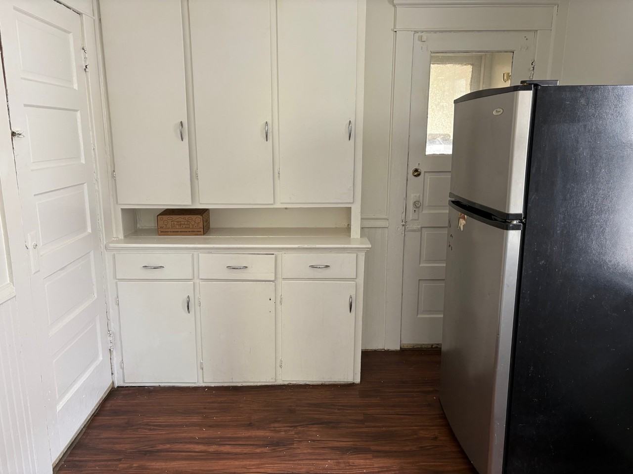 E 4th St #2 - Photo 3 of 9