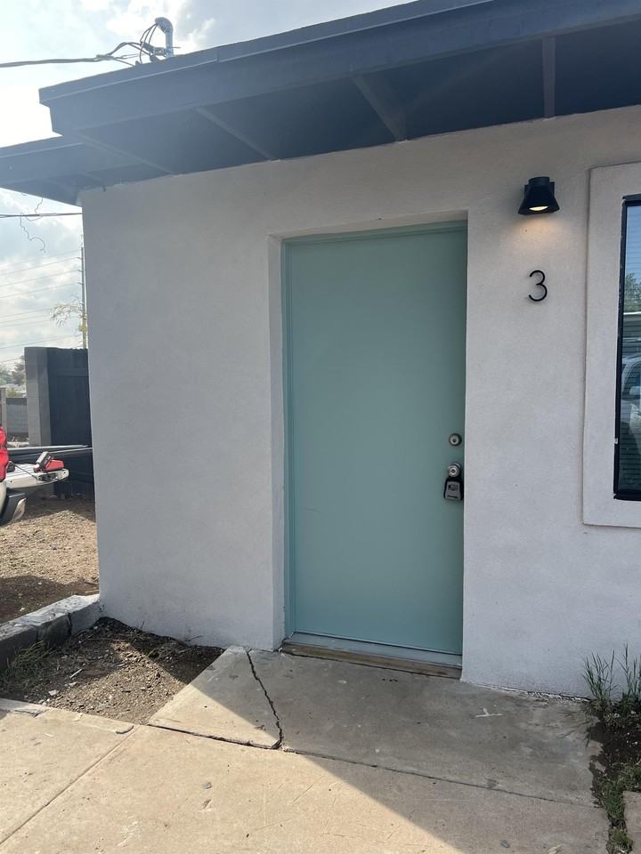 1215 E Mission Ln #3