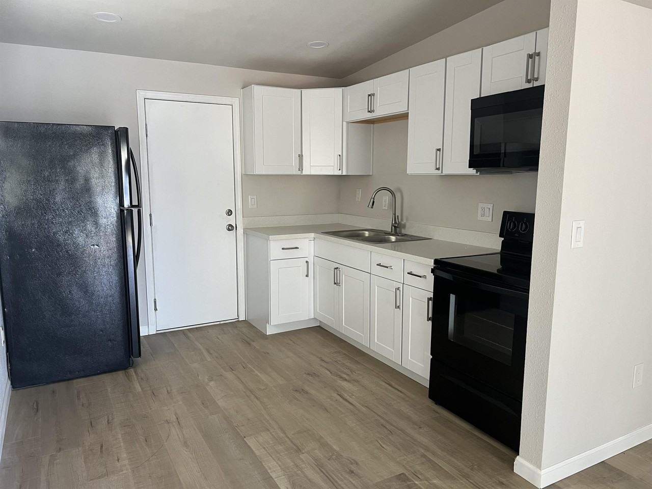 1215 E Mission Ln #3 - Photo 3 of 11