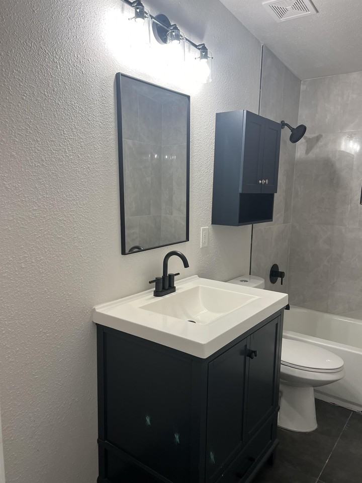 1215 E Mission Ln #3 - Photo 7 of 11