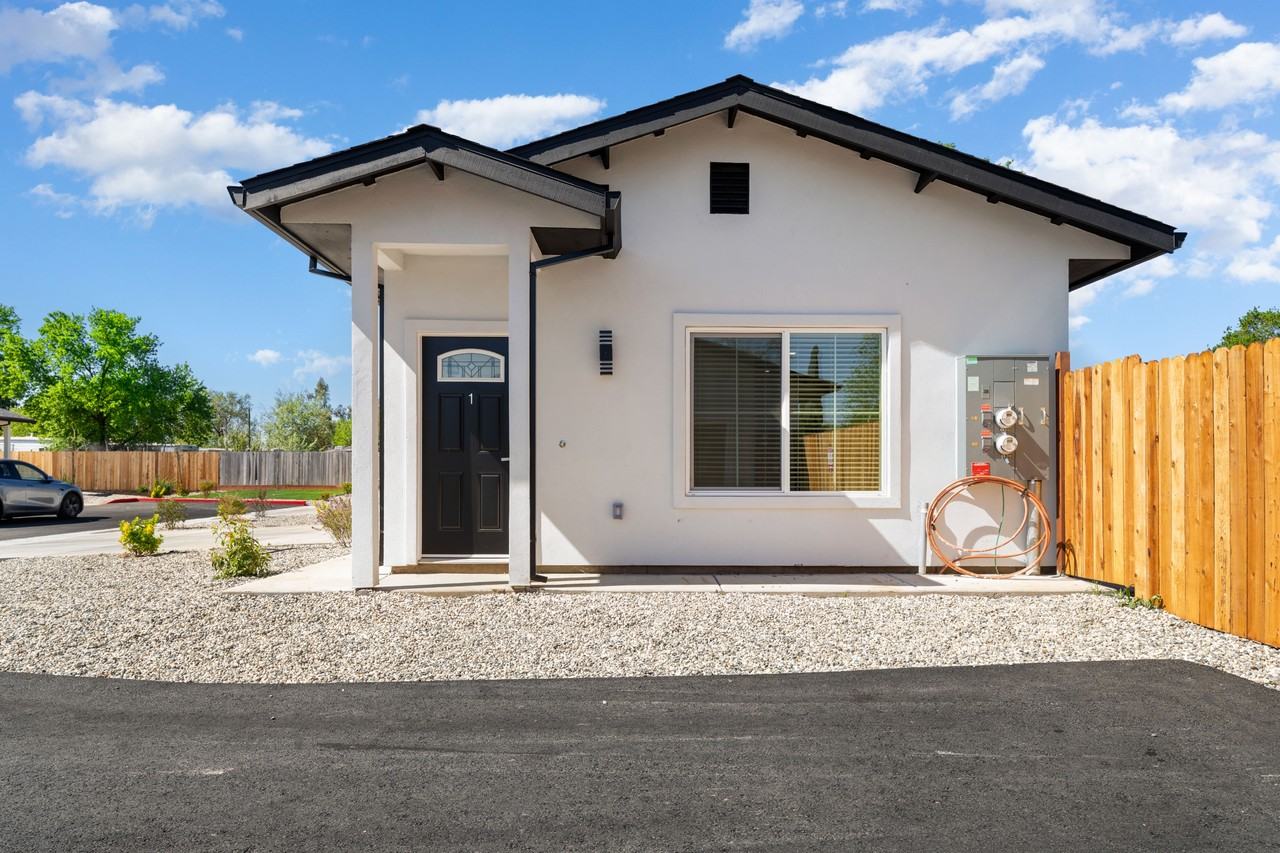 1495 Marshall Lane - 2 #2 - Photo 2 of 18