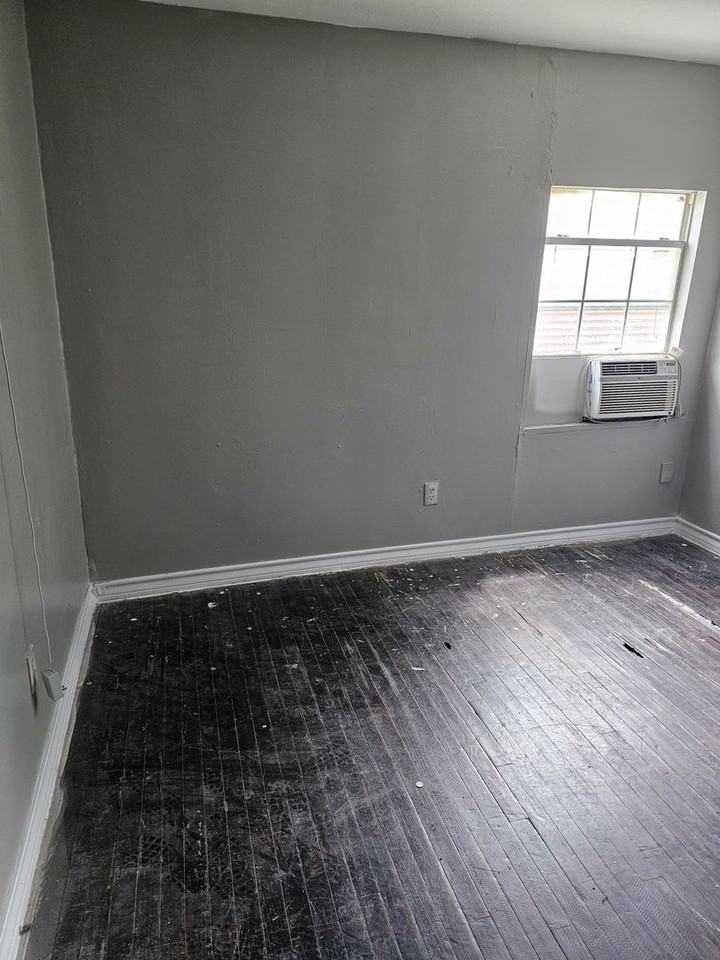 5930 Southtown St - Photo 3 of 6