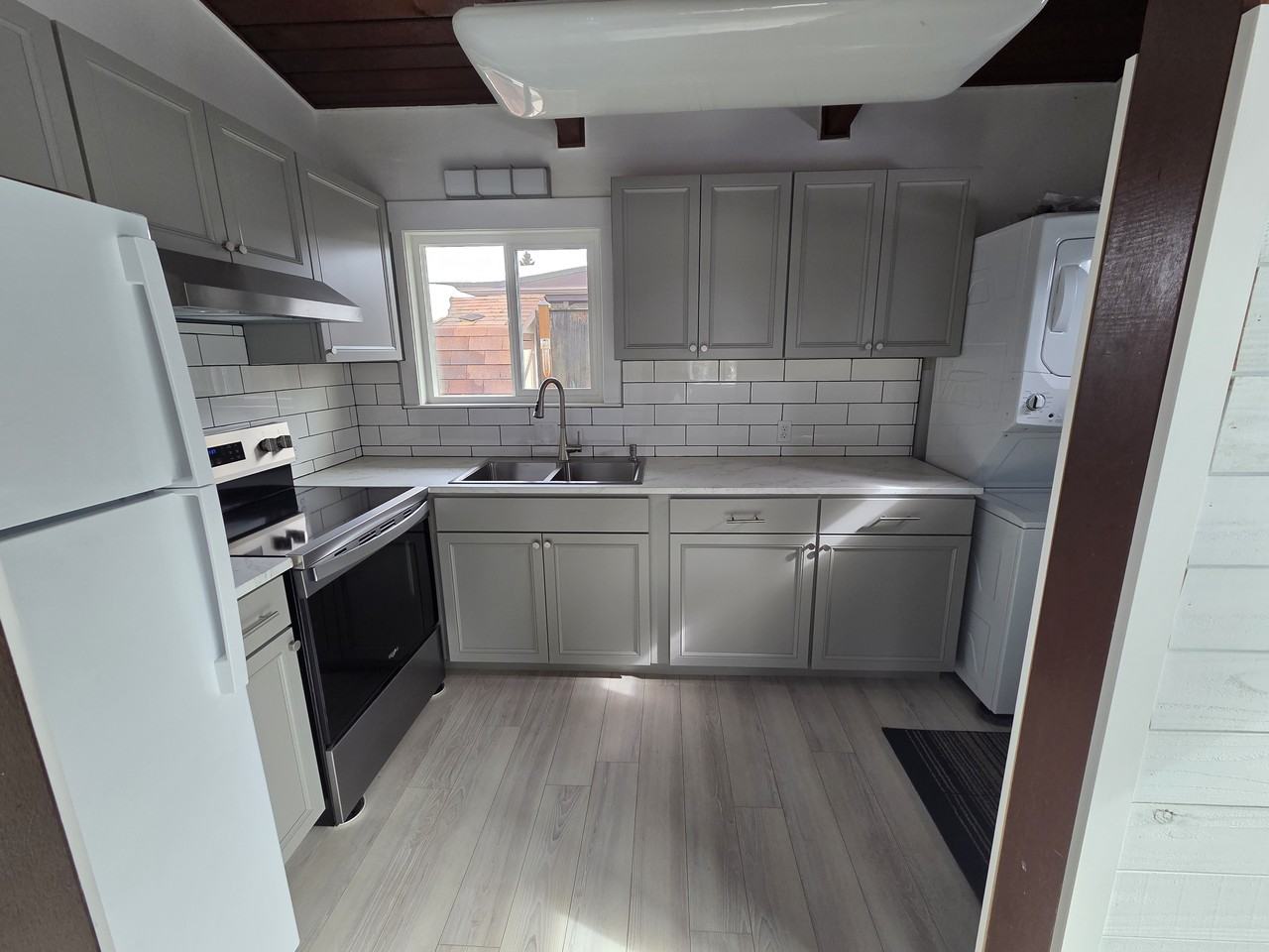 225 East Manor Avenue - Photo 2 of 15