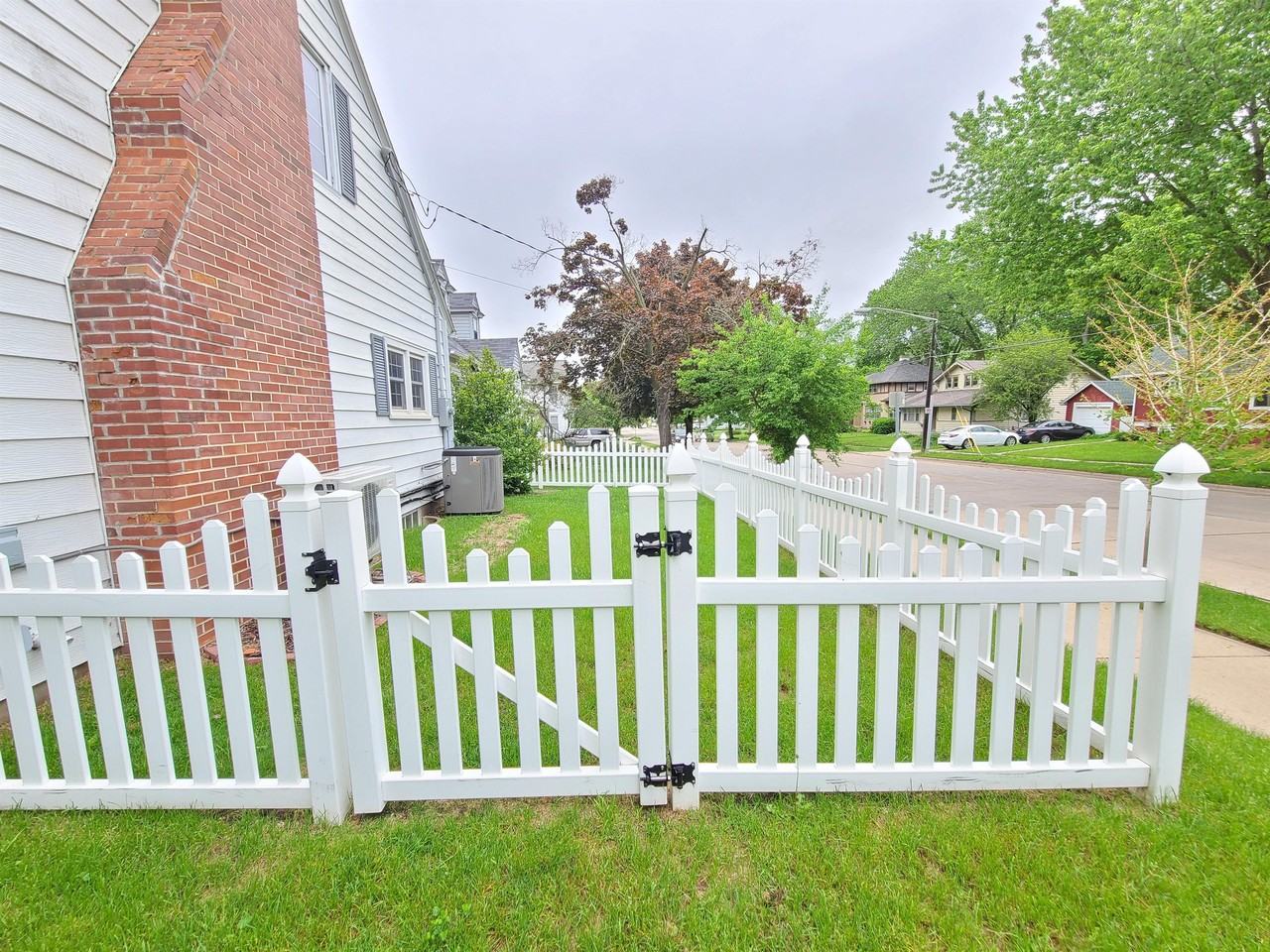 1103 1st St Nw #1 - Photo 2 of 25