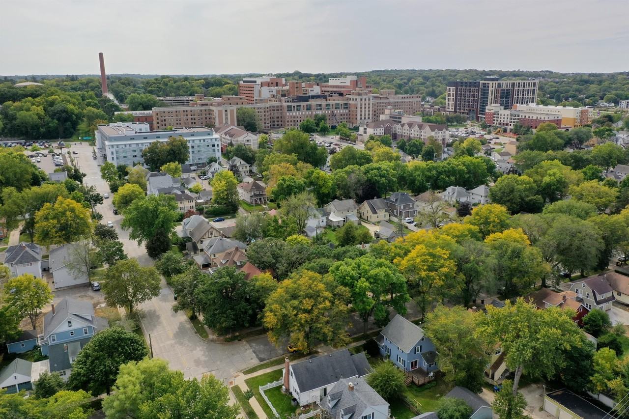 1103 1st St Nw #1 - Photo 6 of 25