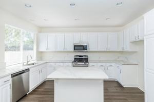 featured image of 22482 Alma Aldea