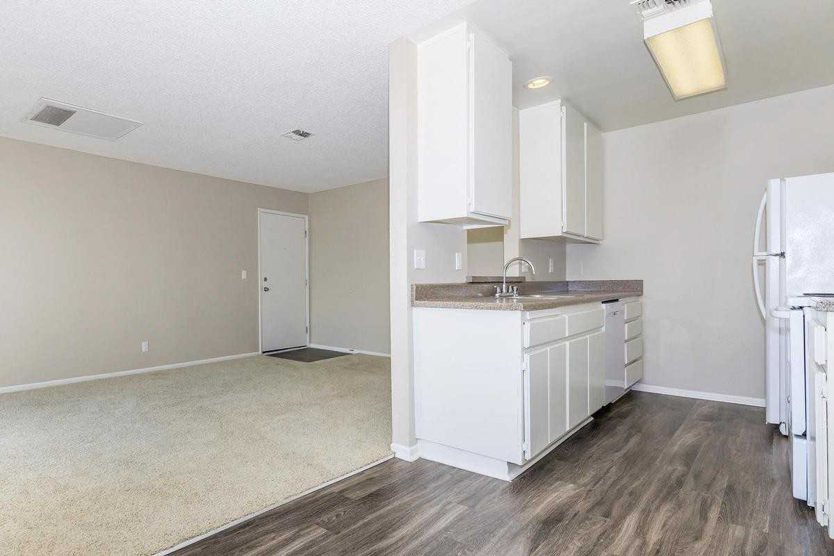 22159 Rimhurst Dr - Photo 3 of 12