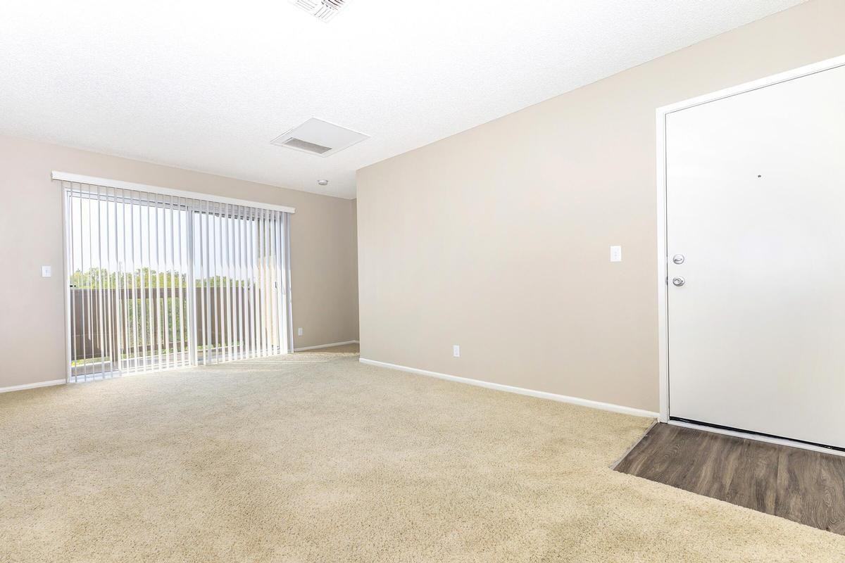 22159 Rimhurst Dr - Photo 2 of 12