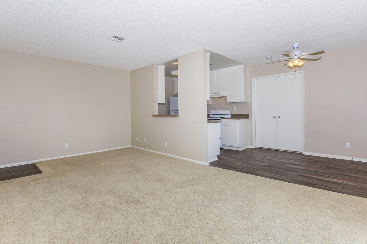 22159 Rimhurst Dr - Photo 5 of 12