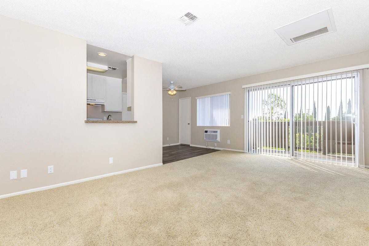 22159 Rimhurst Dr - Photo 4 of 12