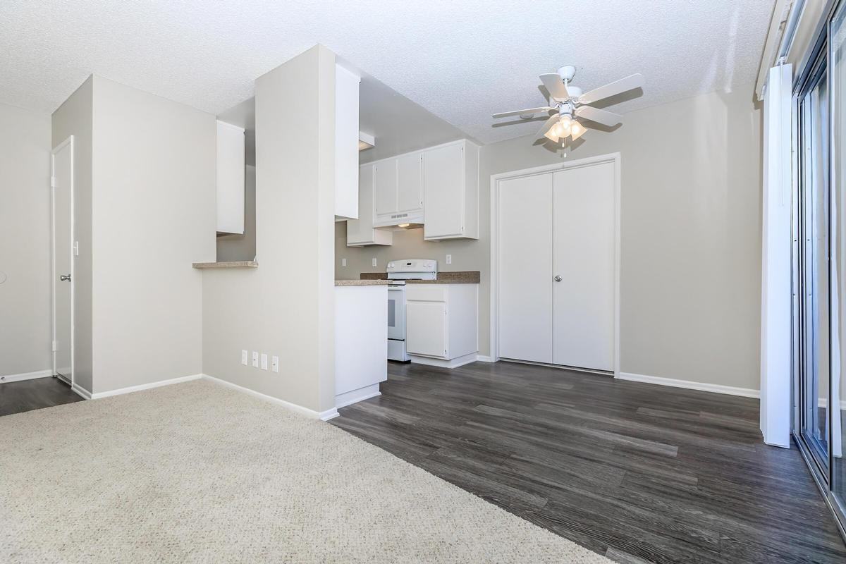 22159 Rimhurst Dr - Photo 2 of 12