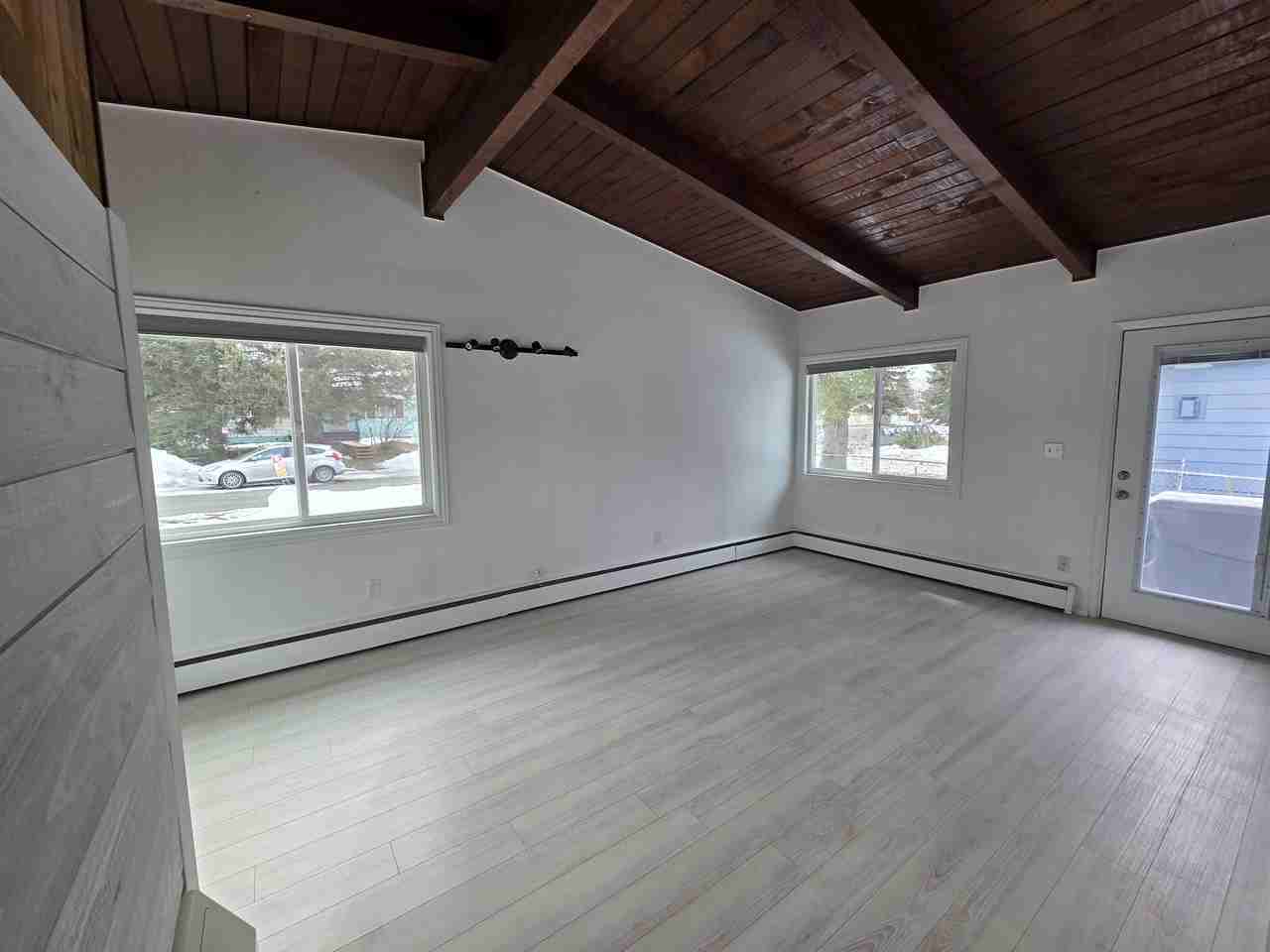 225 East Manor Avenue - Photo 6 of 15