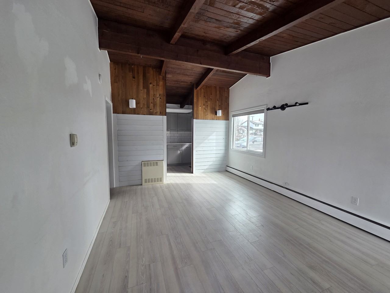 225 East Manor Avenue - Photo 7 of 15