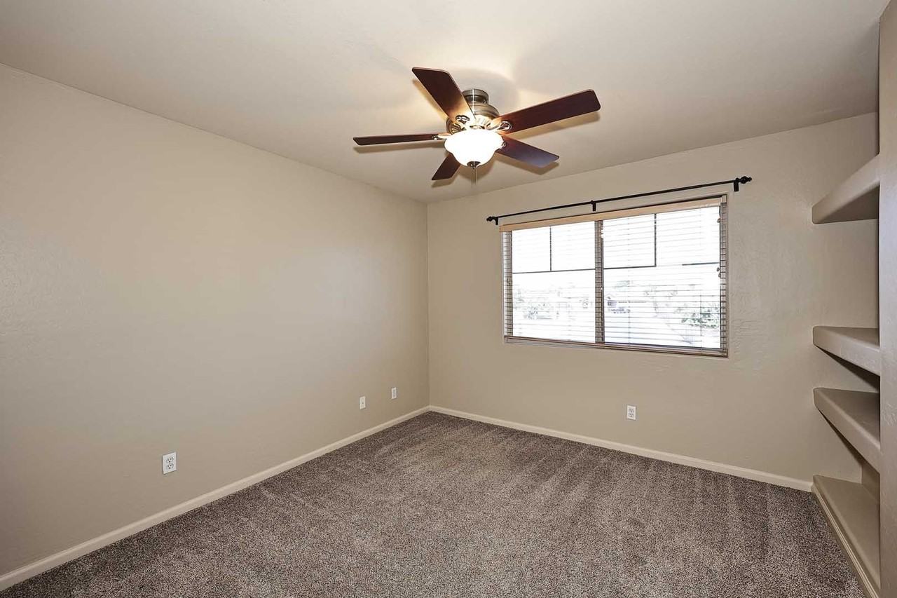 5001 E Libby St - Photo 2 of 50