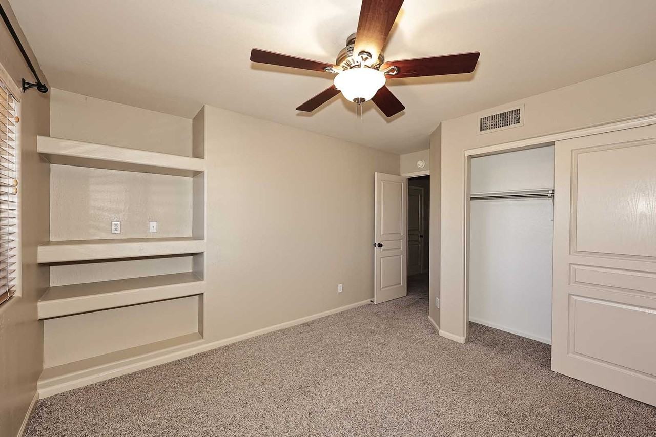 5001 E Libby St - Photo 3 of 50