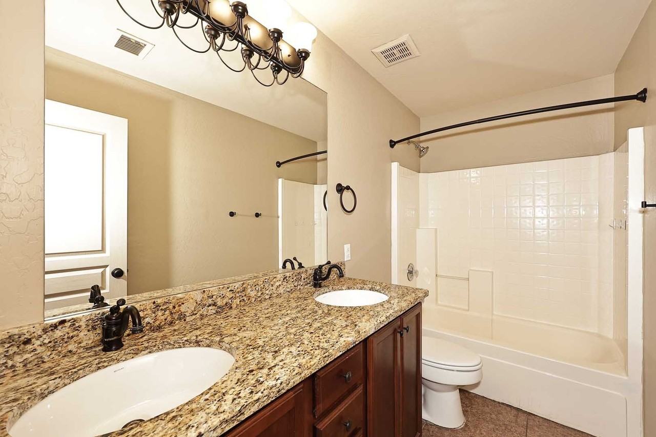 5001 E Libby St - Photo 4 of 50