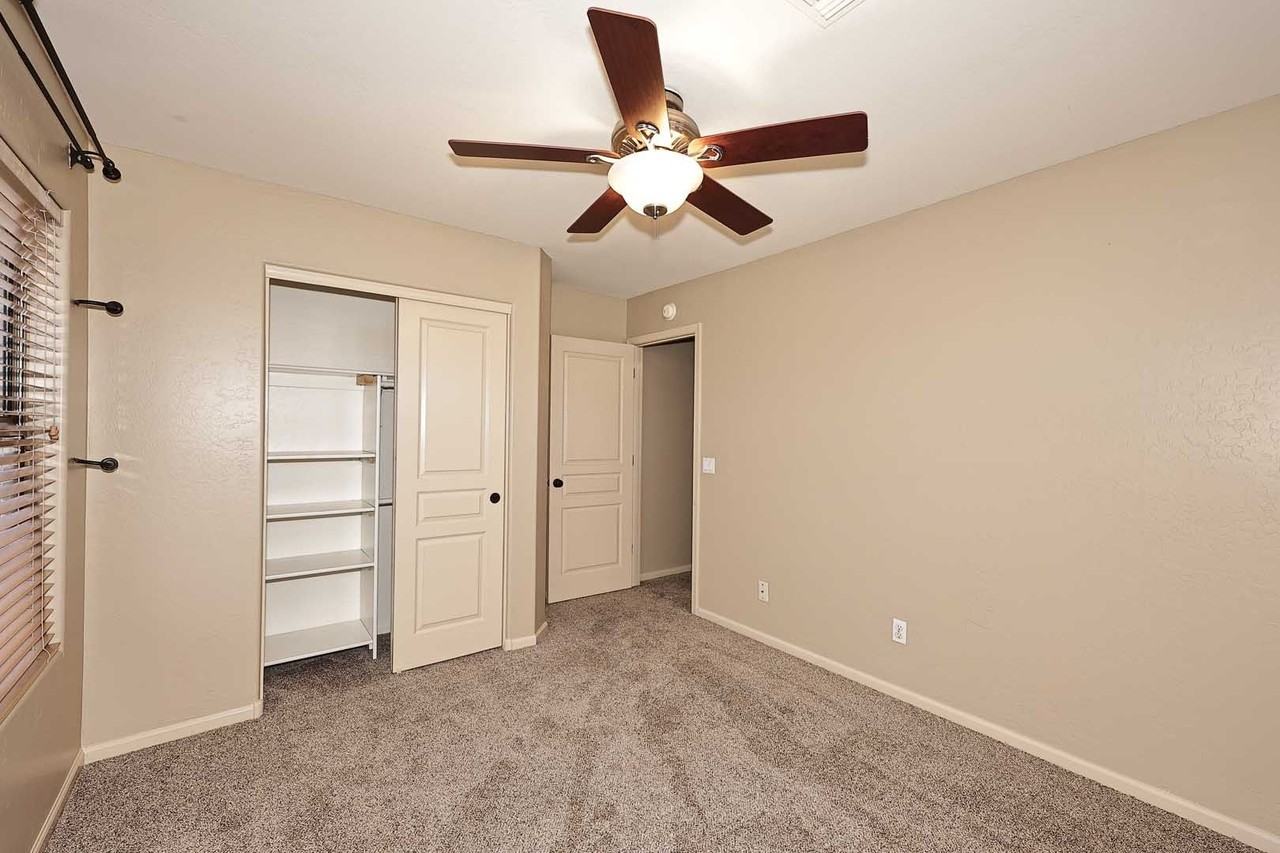 5001 E Libby St - Photo 6 of 50