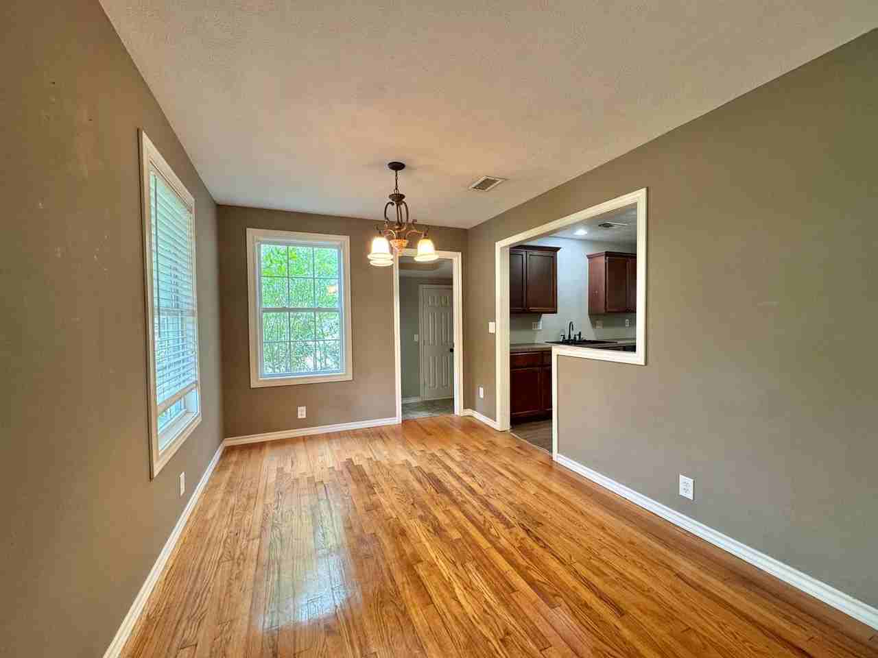 722 W 34th St - Photo 2 of 13