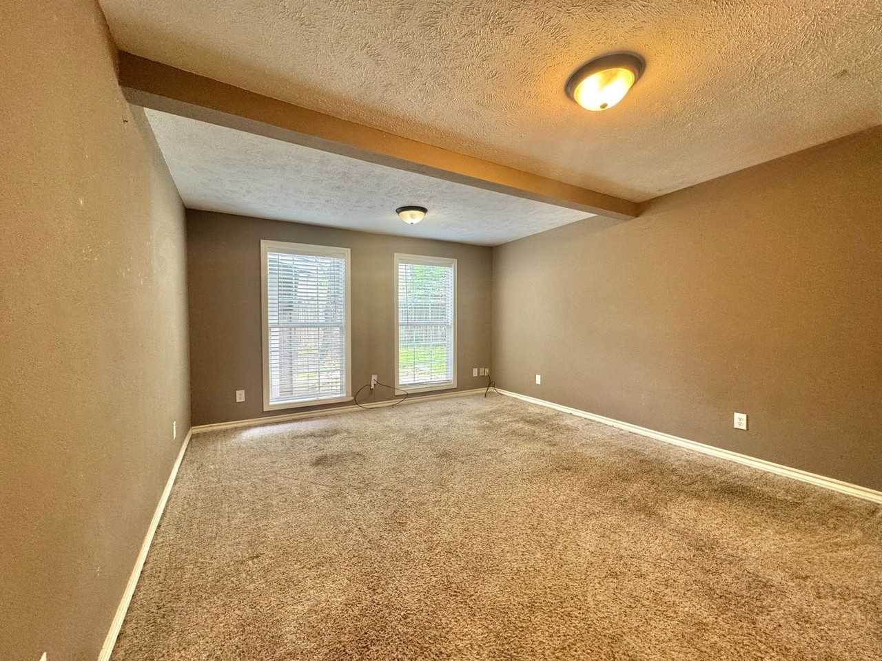 722 W 34th St - Photo 5 of 13