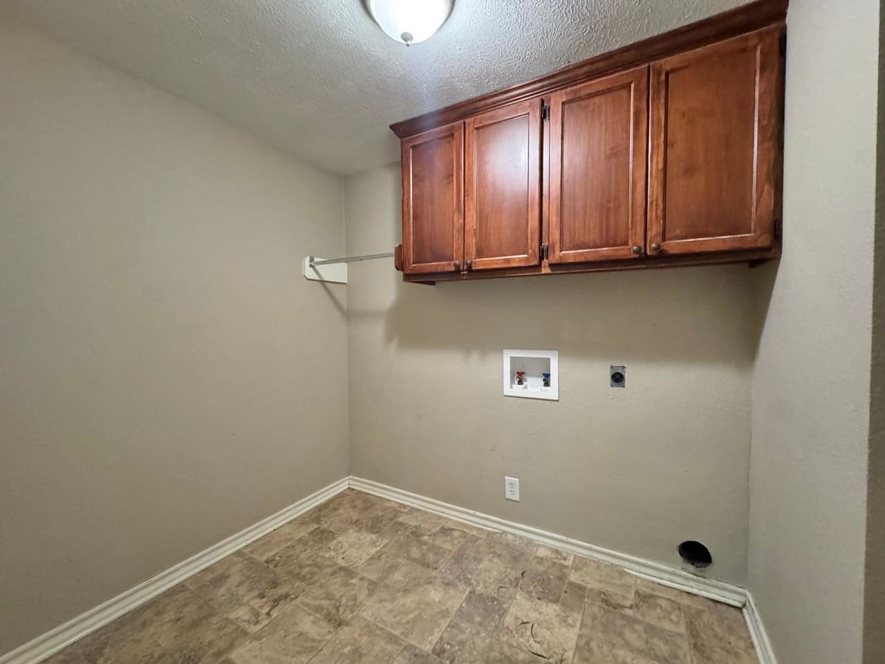 722 W 34th St - Photo 6 of 13