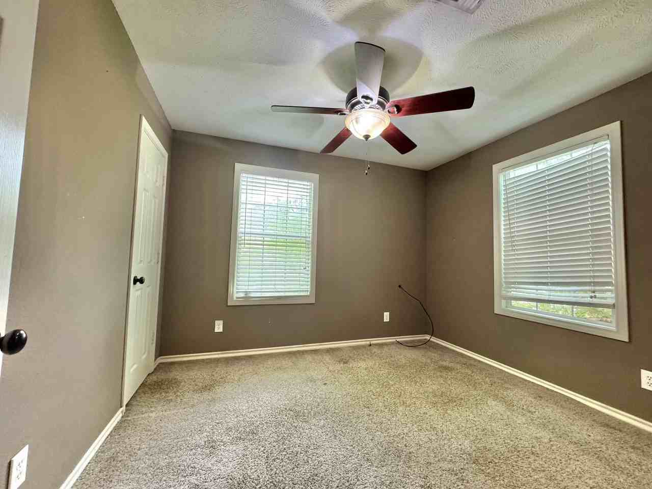 722 W 34th St - Photo 7 of 13
