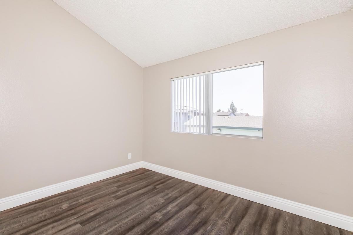 1725 E G St - Photo 2 of 21