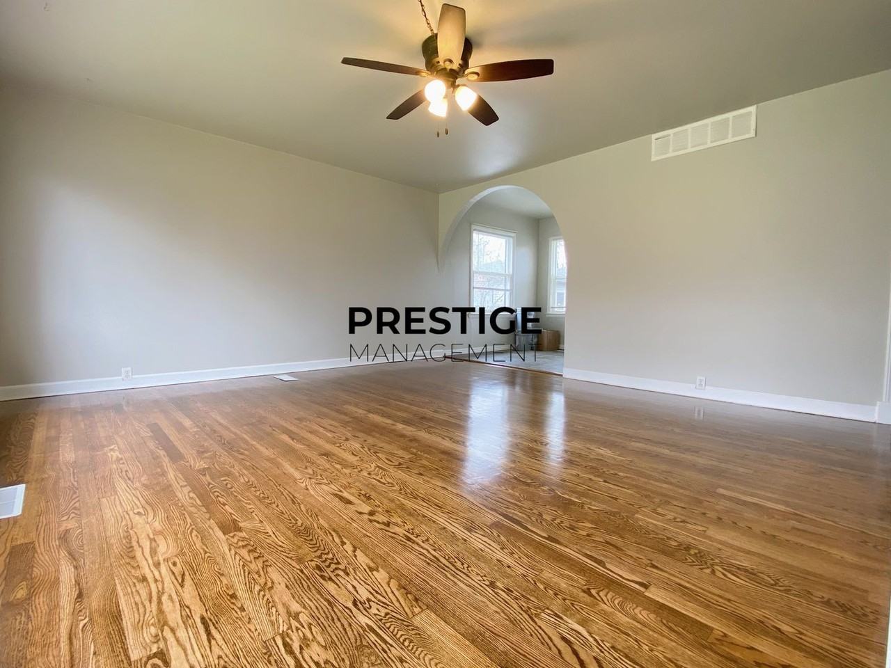 2705 Poplar St - Photo 2 of 17