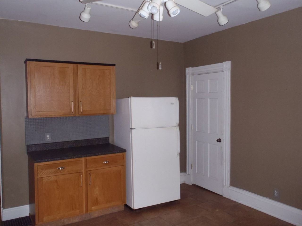 339 Shiloh St - Photo 2 of 15