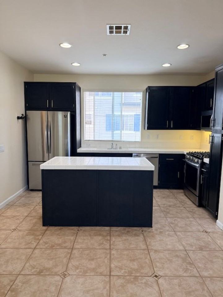 2709 Apricot Ct - Photo 2 of 16