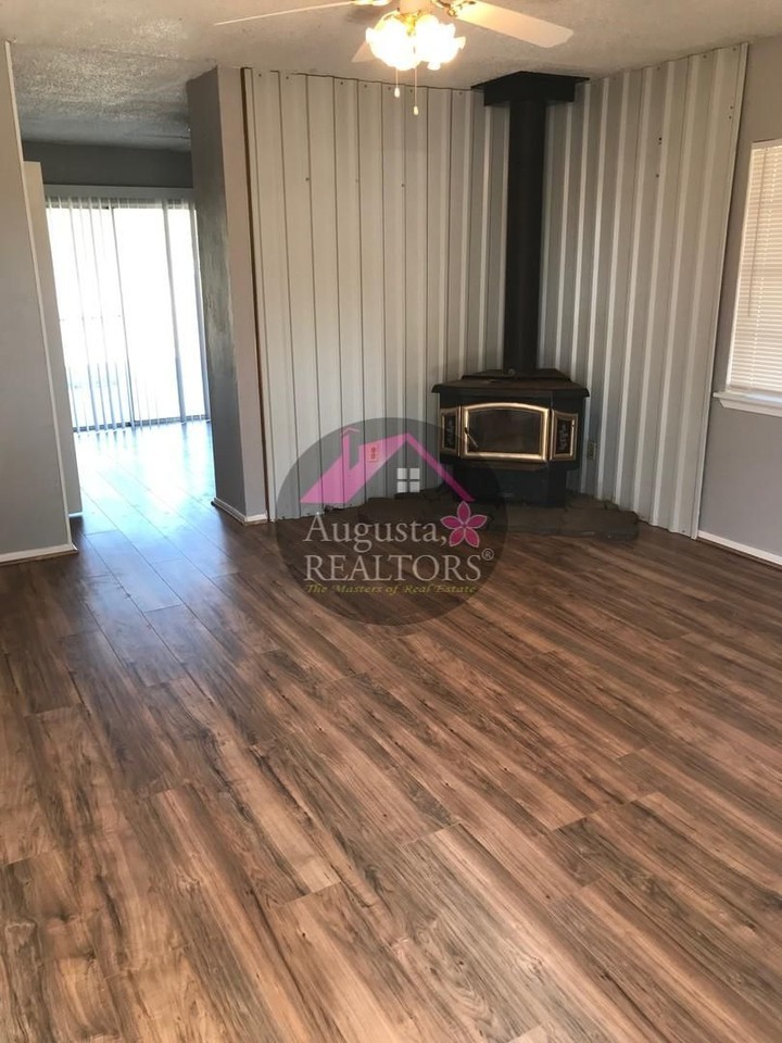 102 County Road 691 - Photo 2 of 10