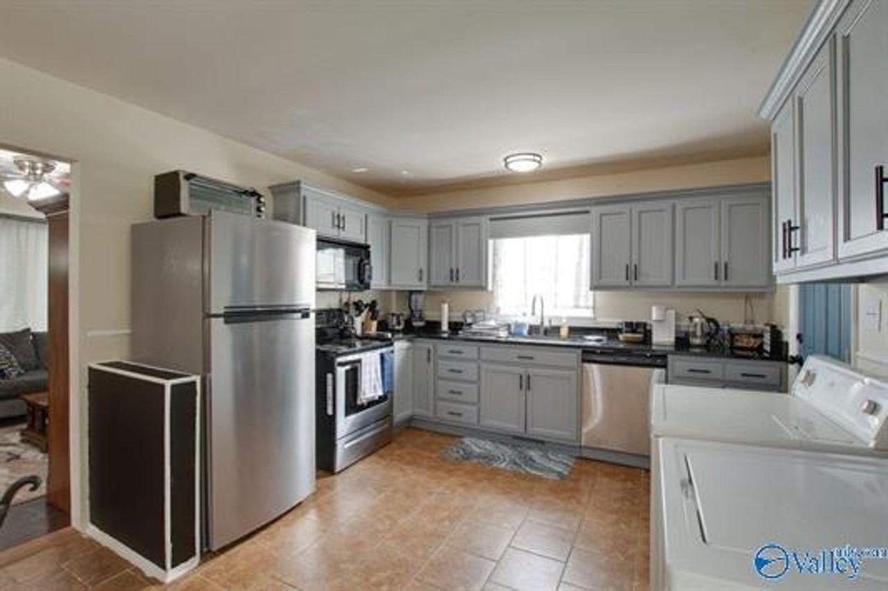 1702 Truman Dr Ne - Photo 4 of 10