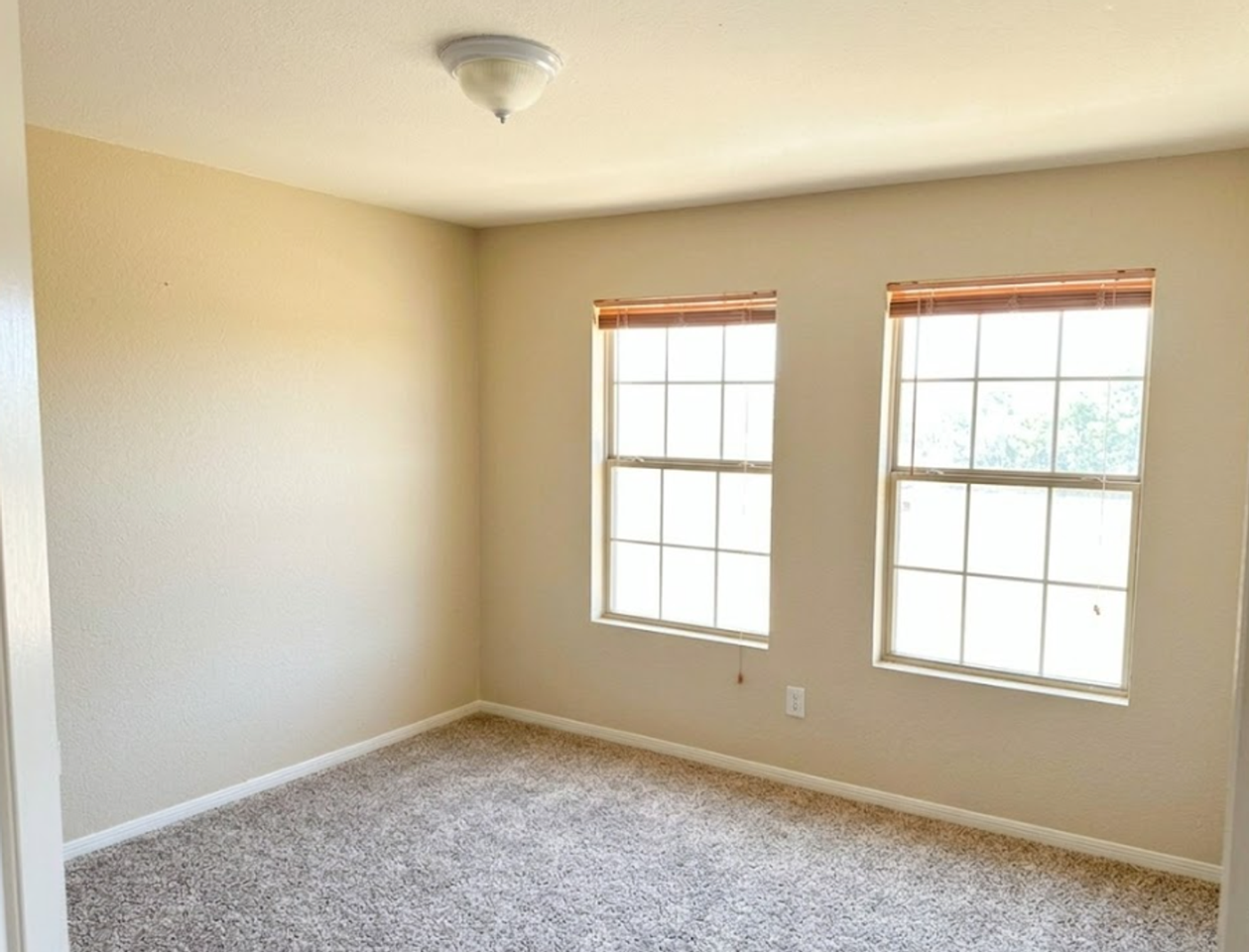 5200 Oster Dr - Photo 6 of 10