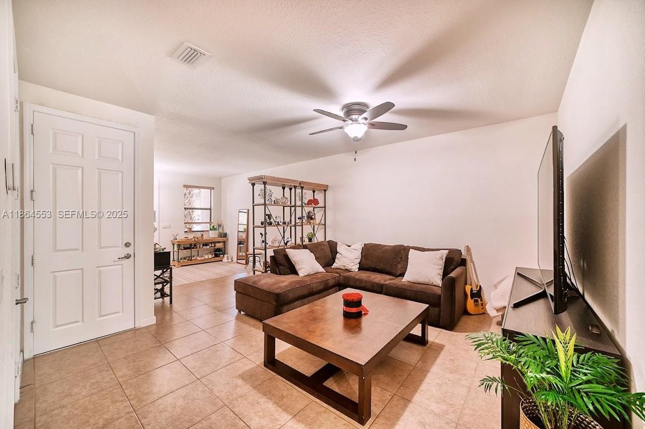 3962 Devenshire Court - Photo 7 of 12