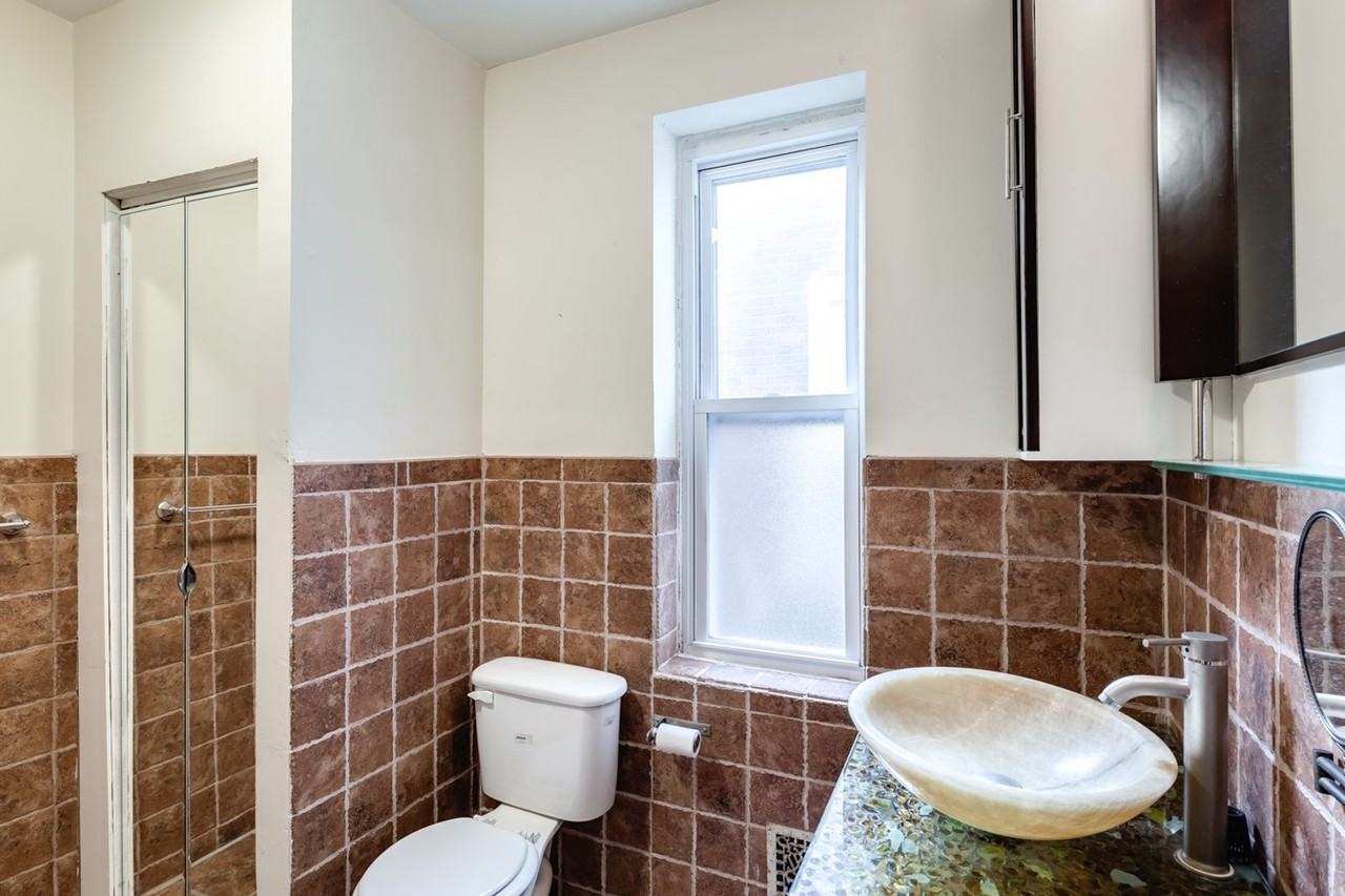 2410 Carpenter St - Photo 4 of 15