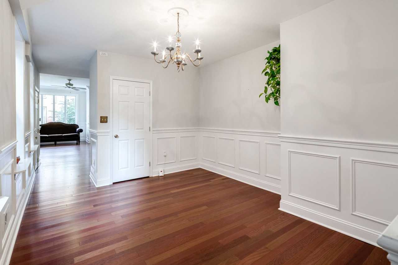 2410 Carpenter St - Photo 7 of 15