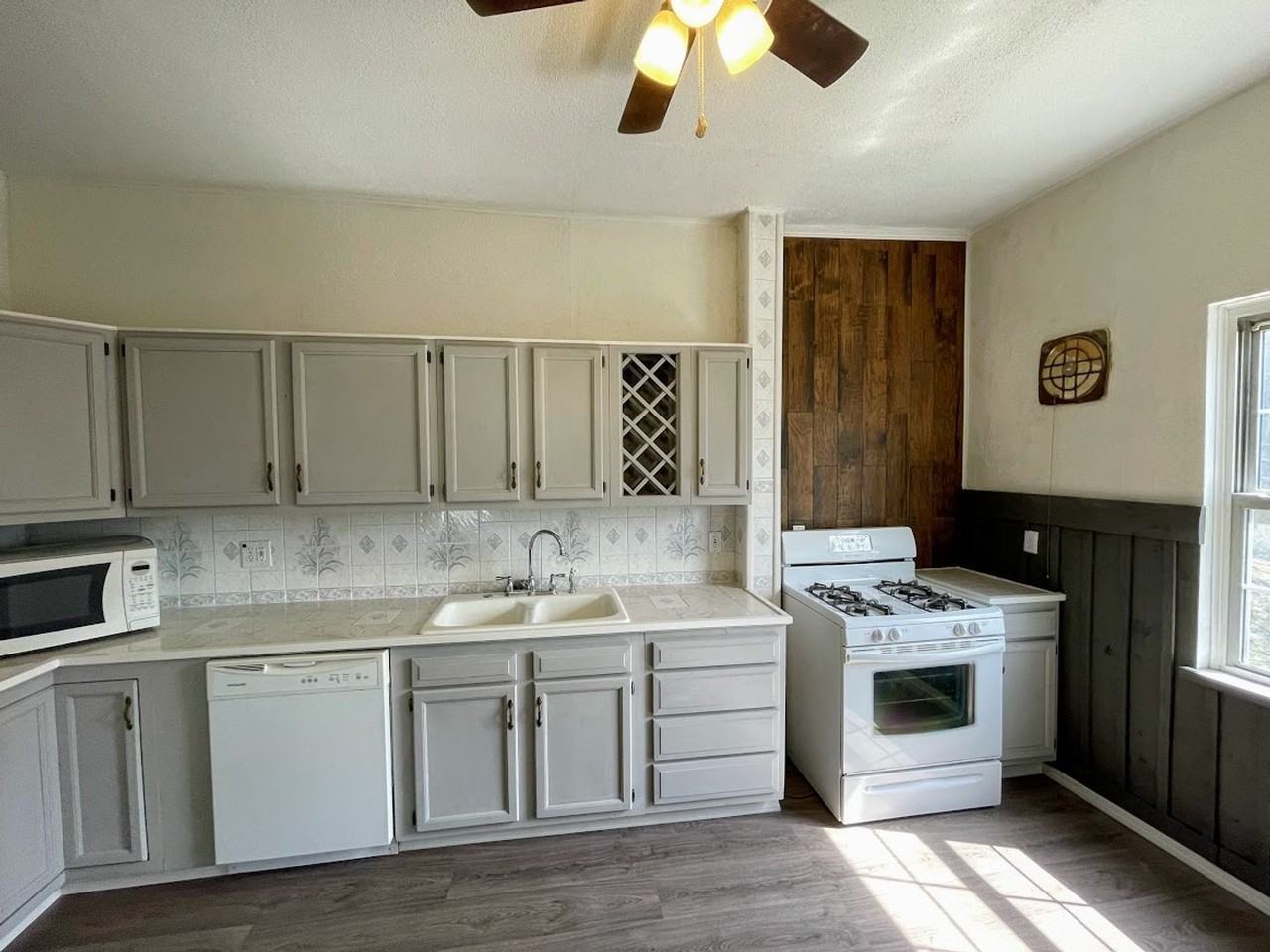 1817 Davis Ave - Photo 5 of 19