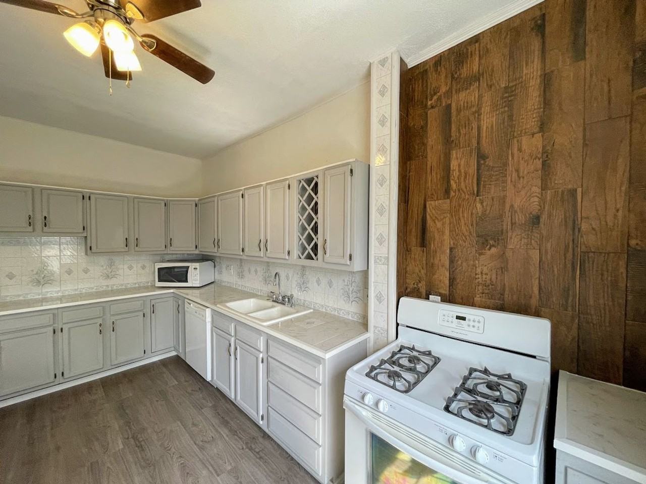 1817 Davis Ave - Photo 6 of 19